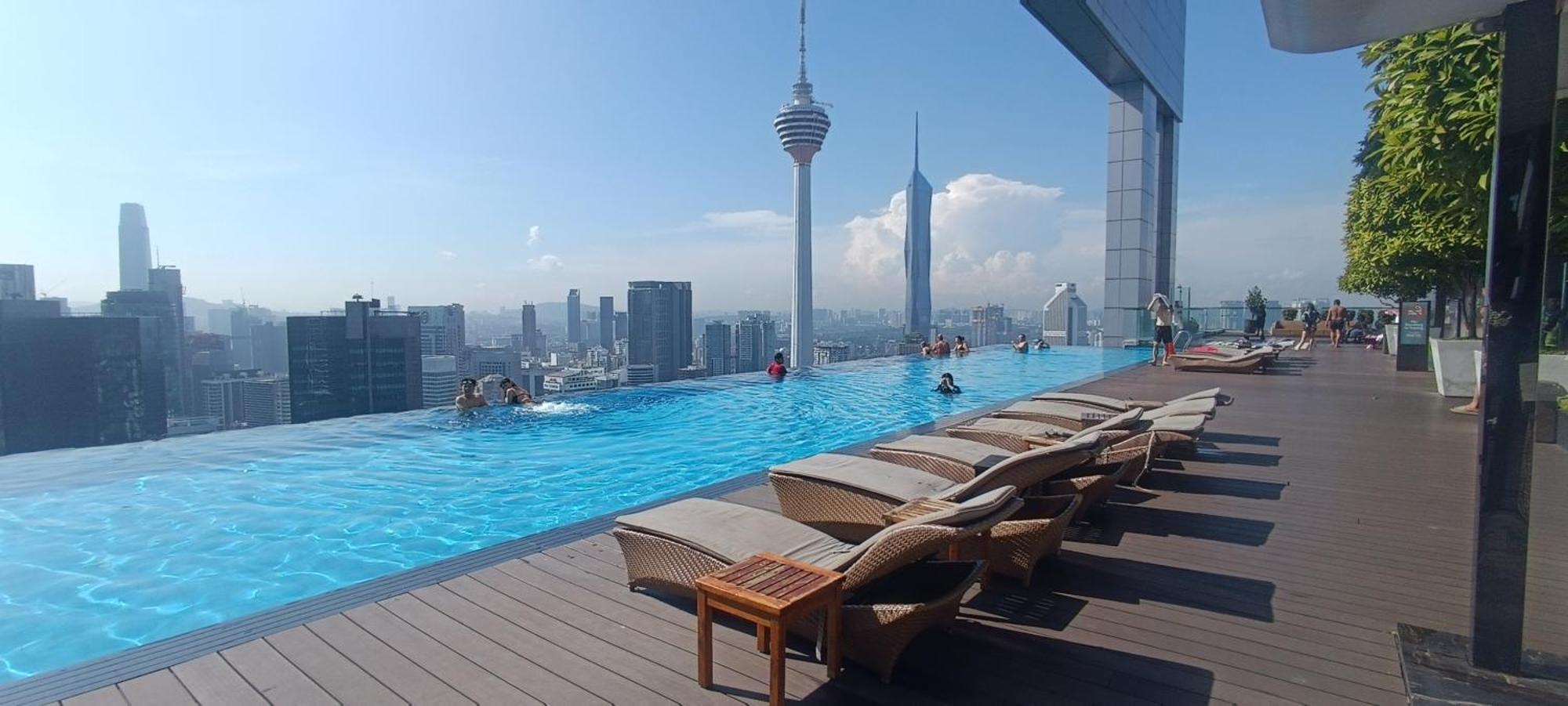 Sidemen At Platinum Klcc Apartment