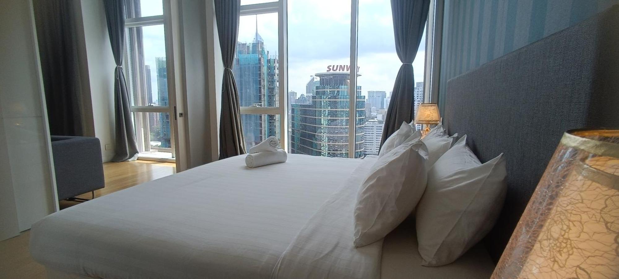 Sidemen At Platinum Klcc Apartment